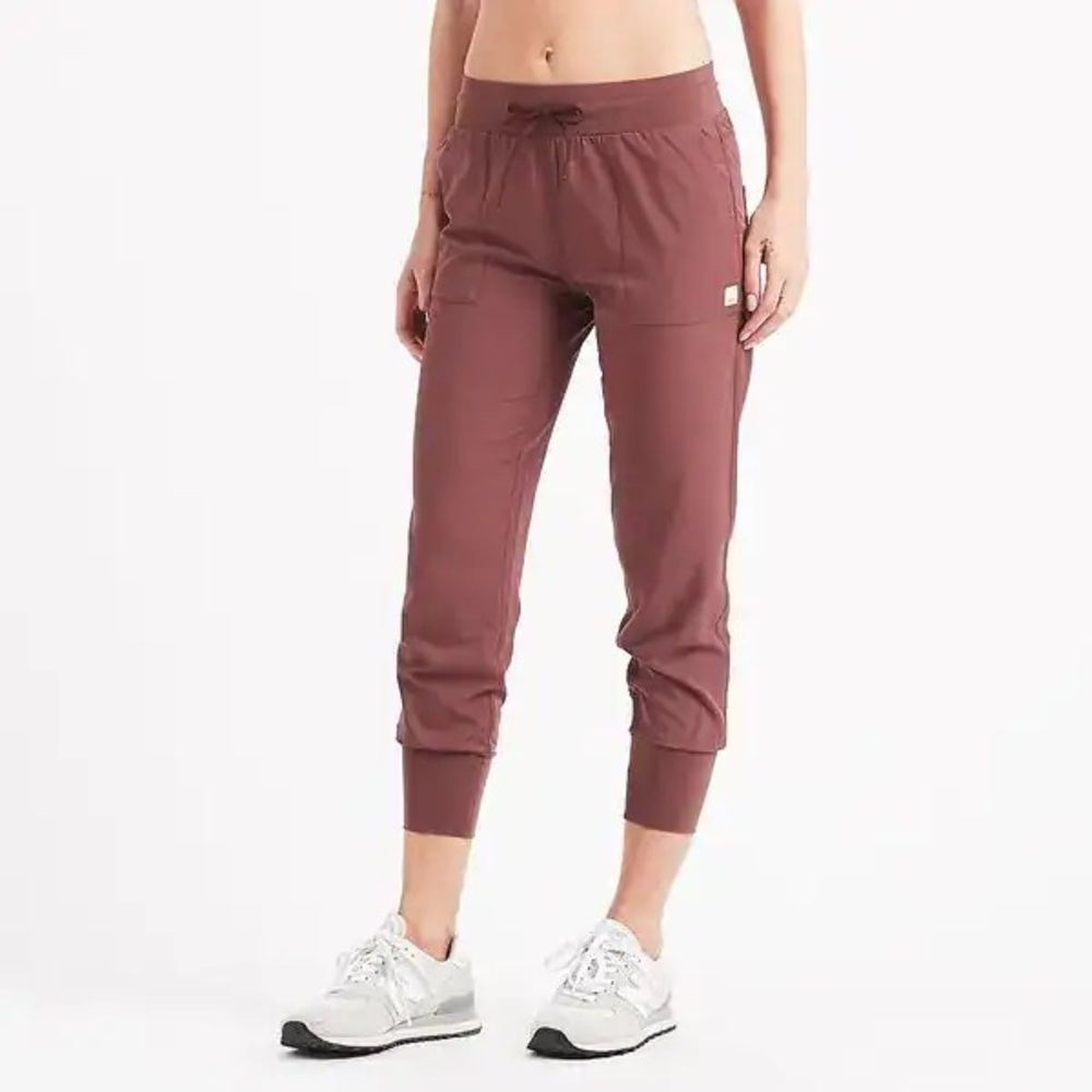 Vuori Summits Woven Jogger in fig - XL